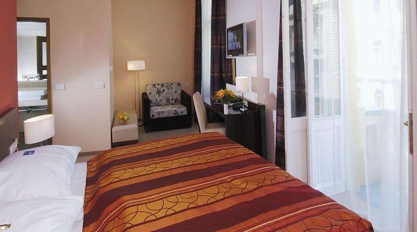 Отель Manes 4* - Изображение 1