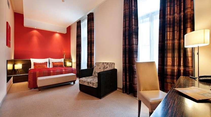 Отель Manes 4* - Изображение 2